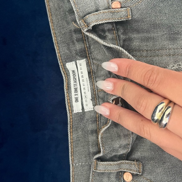 Grey one teaspoon shorts size 24 good condition!! - Picture 2 of 3